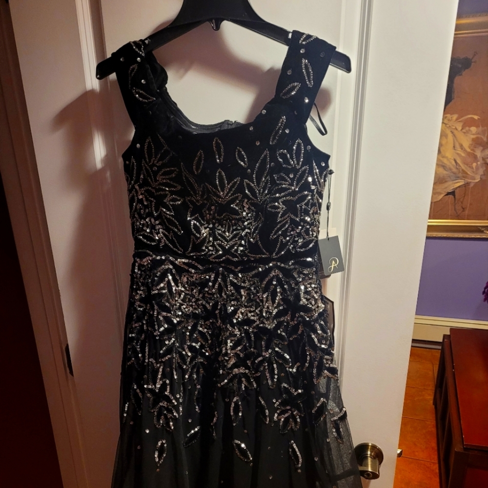 ADRIANNA PAPELL BEADED VELVET OFF THE SHOULDER DRESS. BLACK/MERCURY SIZE 6